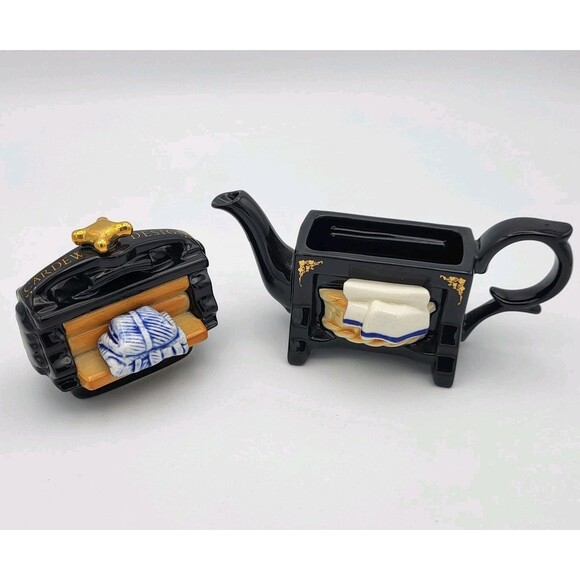 Cardew Design England Washing Mangle Two Piece Decorative Mini Teapot - Picture 6 of 9